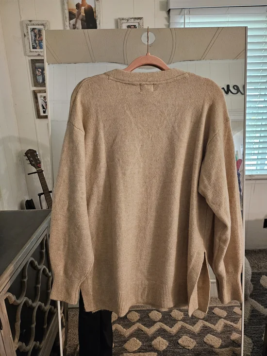 H&M Cream V-Neck Oversized Knit Sweater - Picture 4 of 6